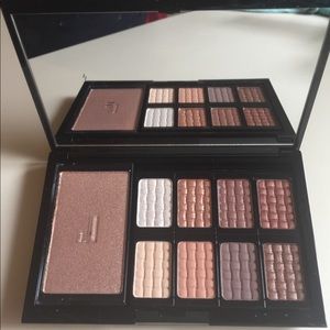 Eyeshadow Pallet by Doucce